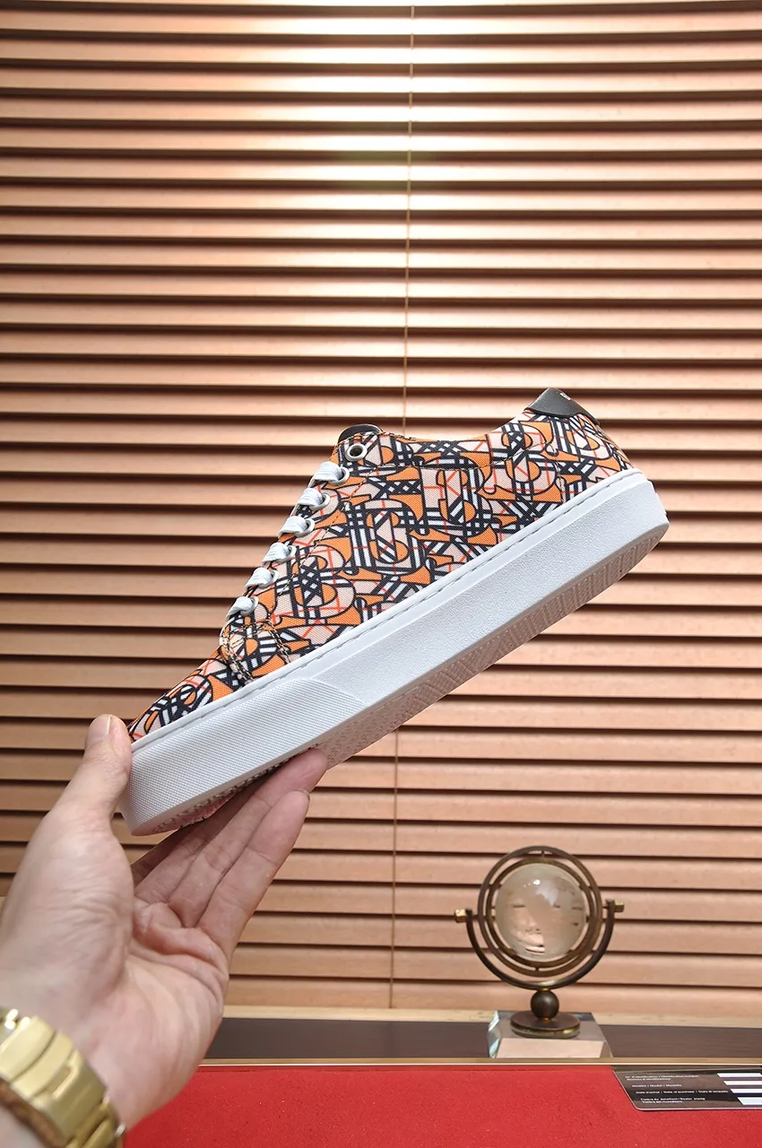 Men's shoes💰480💶[Burberry] (cowhide lining) classic low-top sneakers｜Imported cowhide with classic plaid fabric｜Cow leather lining｜Original outsole｜Fine workmanship and comfortable to wear Size: 38-44 (customized at 45)